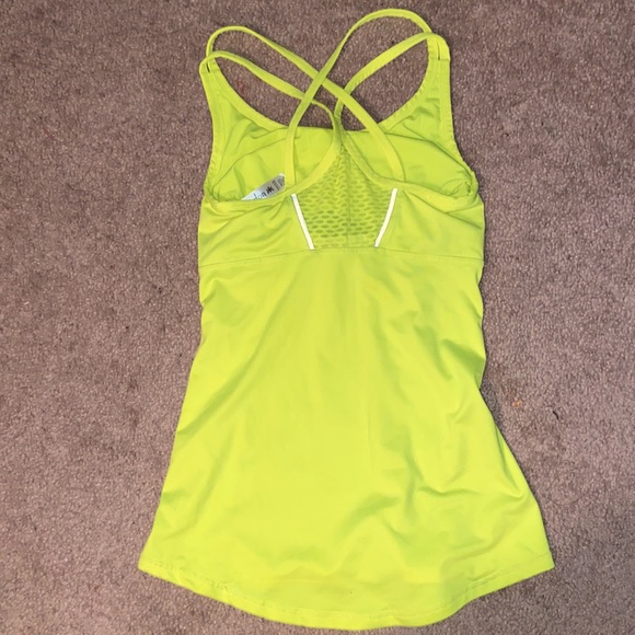 Workout top - Picture 2 of 3